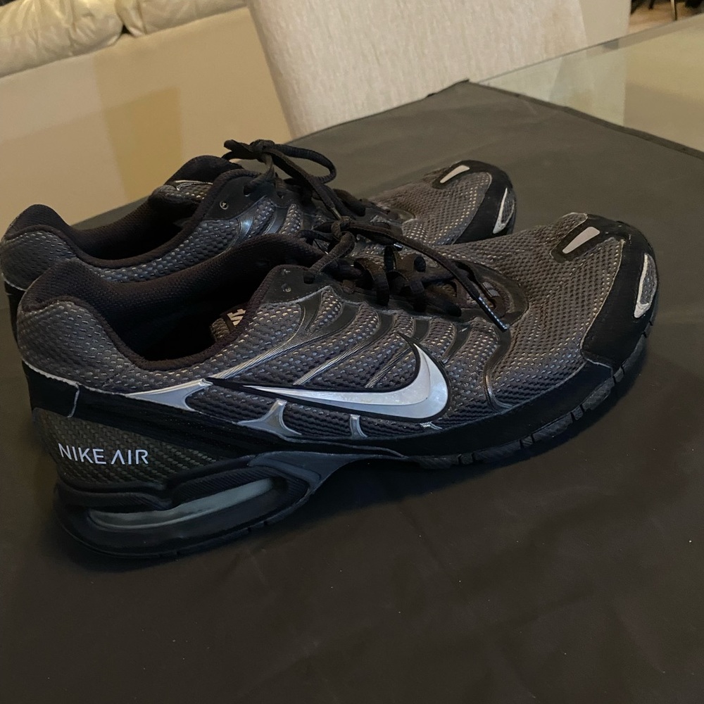 Nike Torch 4 Black and Silver Men’s Air Max Running Shoes Size 11.5
